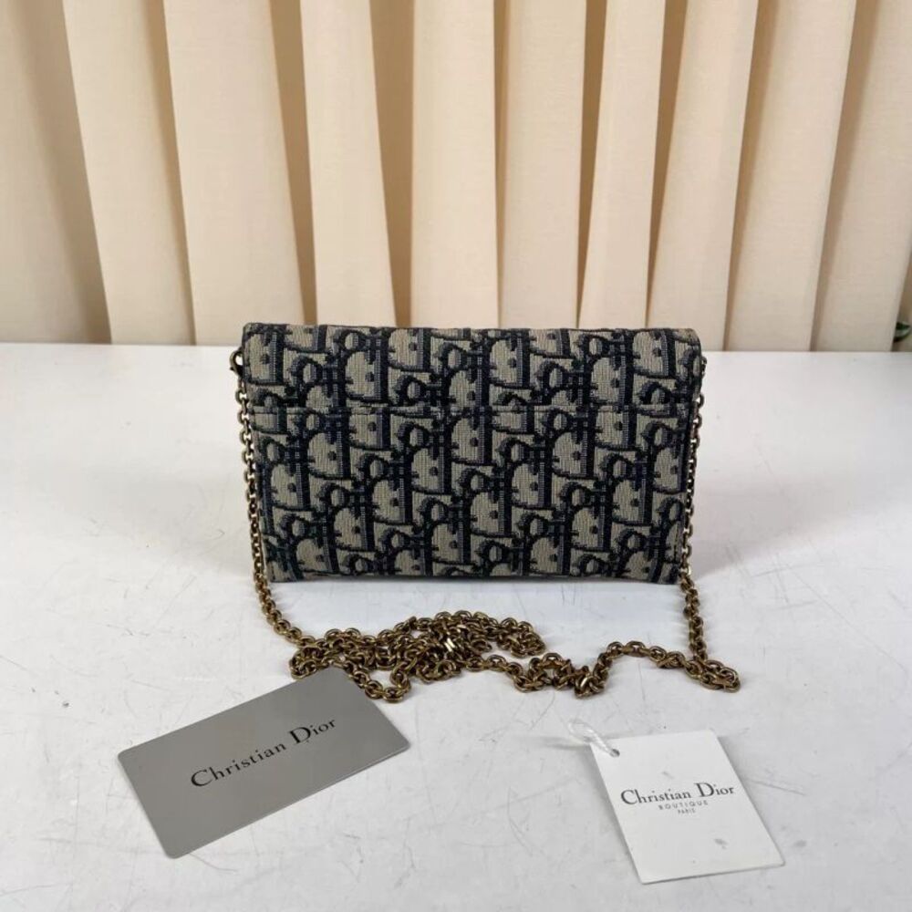 Dior Women Pre-Loved Bag Very Good Condition - Picture 2 of 4